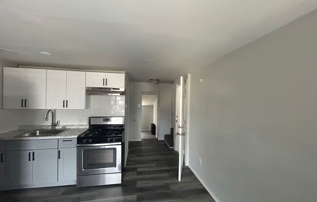 2 beds, 1 bath, $1,195