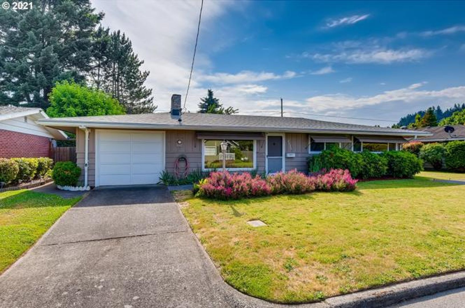 SE 3 Bed | 1 Bath | Expansive Backyard | Pet-Friendly