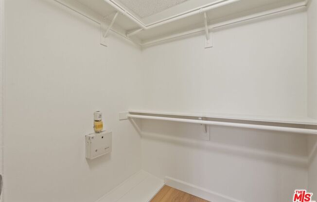 2 beds, 1 bath, 979 sqft, $2,850, Unit 122