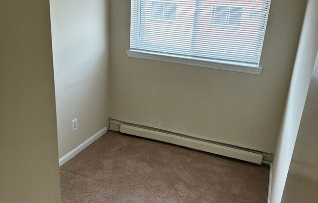 1 bed, 1 bath, 725 sqft, $1,245, Unit E10