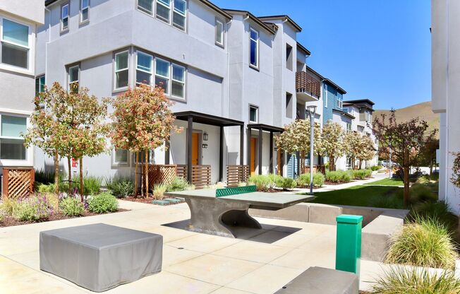 Gorgeous 3-story Townhome Available for Rent! Cherry-Guardino Neighborhood