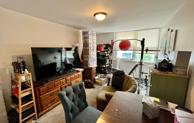 3 beds, 1 bath, $1,625, Unit 308