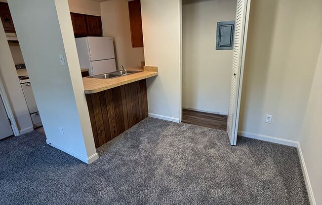 2 beds, 1 bath, 770 sqft, $850, Unit 4998