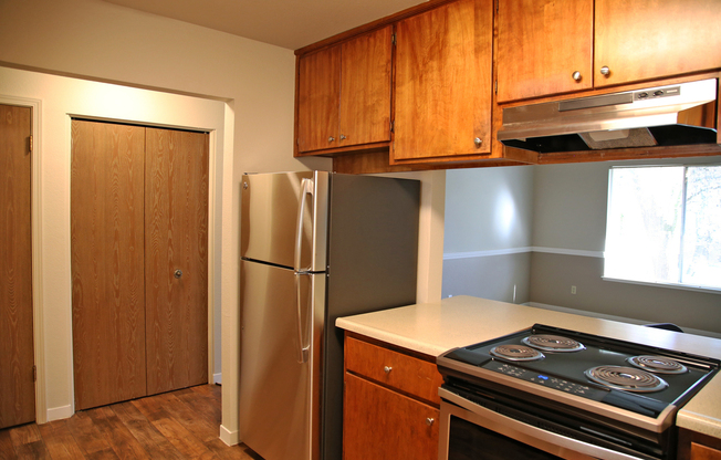 2 beds, 1 bath, $1,675, Unit 10