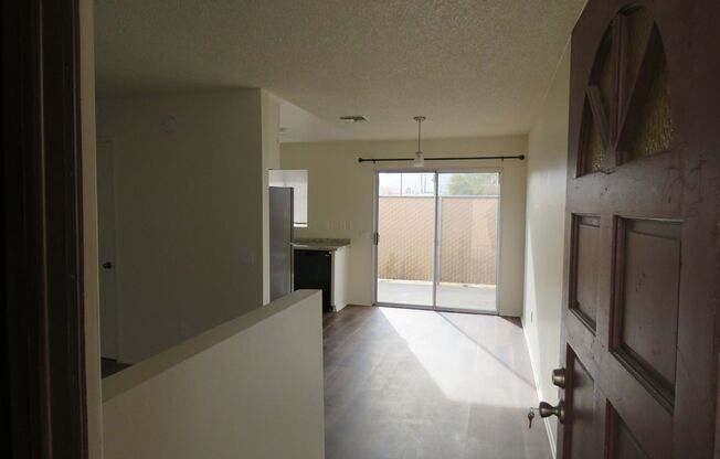 2 beds, 1 bath, 830 sqft, $1,125, Unit Unit #4