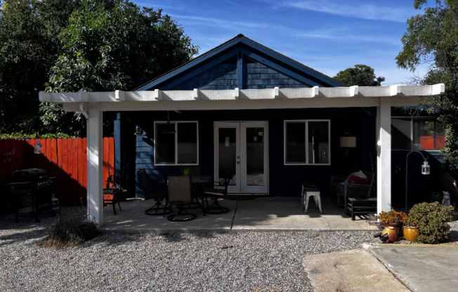 1009 EL S AVE