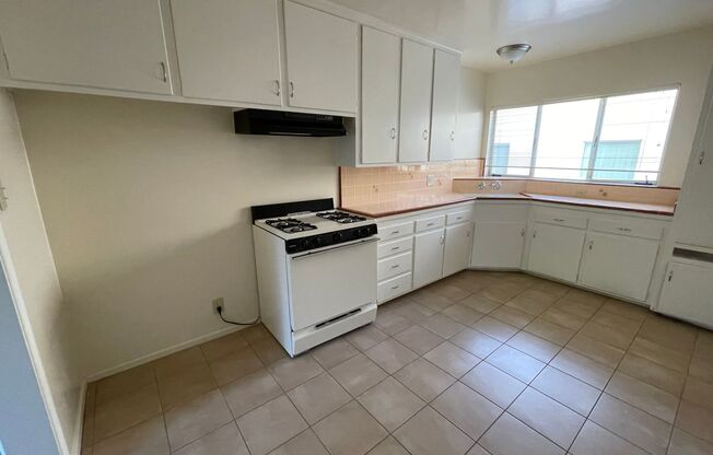 Studio, 1 bath, 360 sqft, $1,650, Unit 03