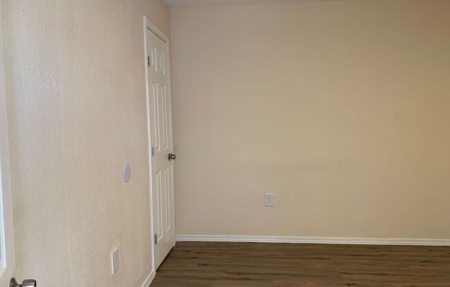 2 beds, 1 bath, 850 sqft, $940, Unit 23