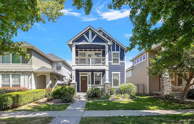 Charming 3 bedroom 2.5 bathroom in Desirable Area!