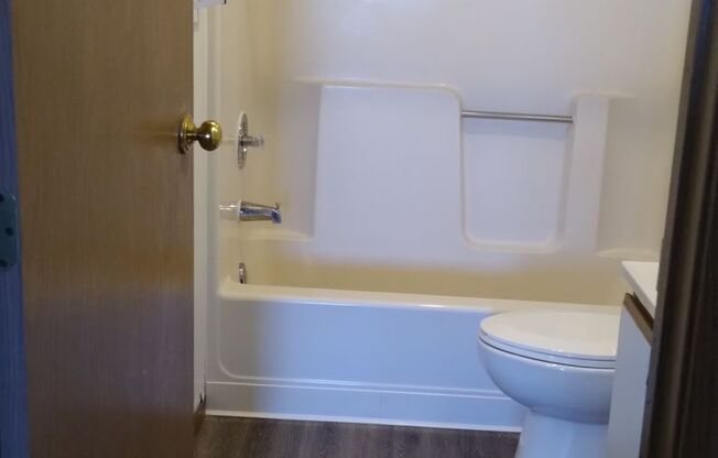 1 bed, 1 bath, 784 sqft, $1,000, Unit 113