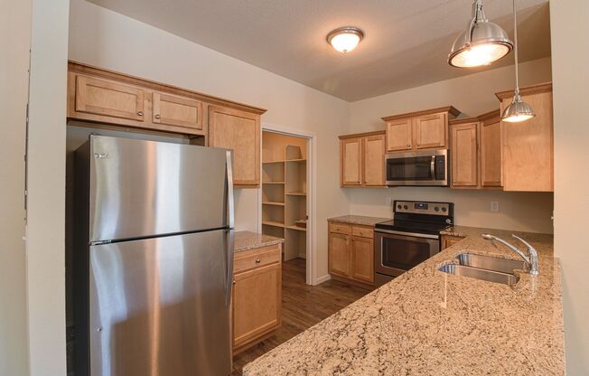 4 beds, 2 baths, $1,950, Unit 931 Fremont St.