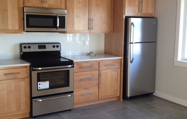 2 beds, 1 bath, $1,995, Unit 10