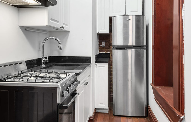 2 beds, 1 bath, $4,300, Unit 20