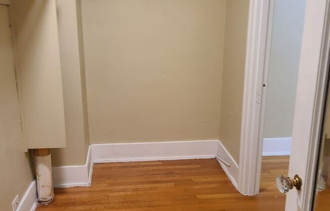 Studio, 1 bath, 347 sqft, $1,140, Unit 610