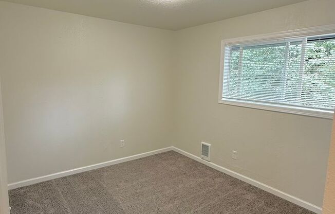 2 beds, 1 bath, 839 sqft, $1,325, Unit 34