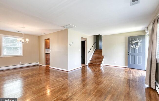 Welcome to 177 Roland Road, a 3bd 2bth home in the lovely Riviera Beach community of Pasadena.
