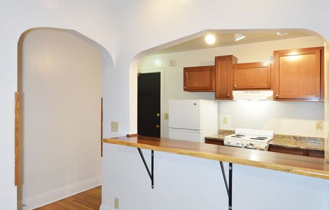 Studio, 1 bath, 375 sqft, $825, Unit 24 - 321