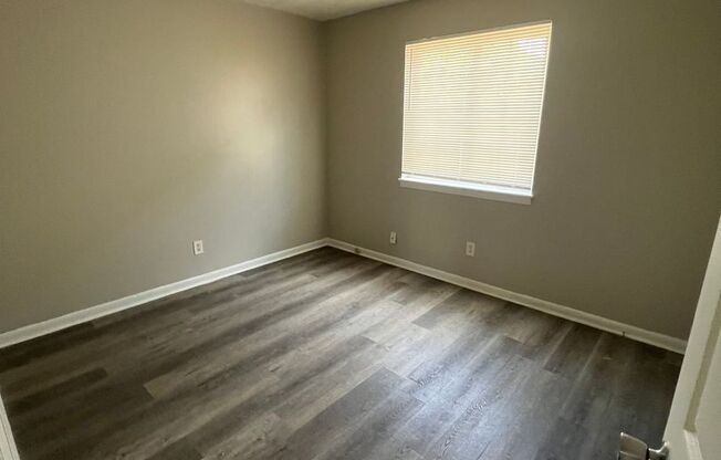 2 beds, 1 bath, $825, Unit 21 - downstairs unit