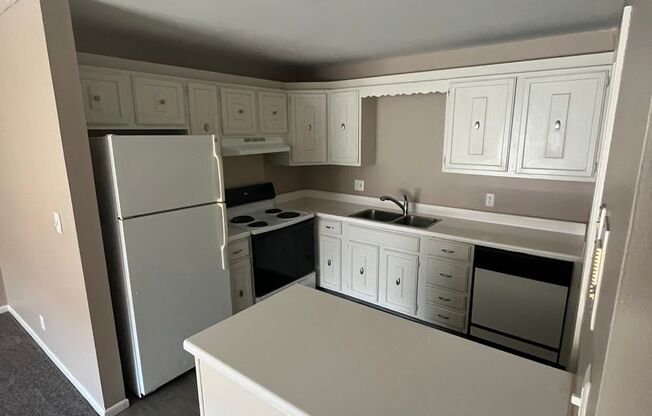 2 beds, 2 baths, 1,068 sqft, $1,319, Unit 7524-07