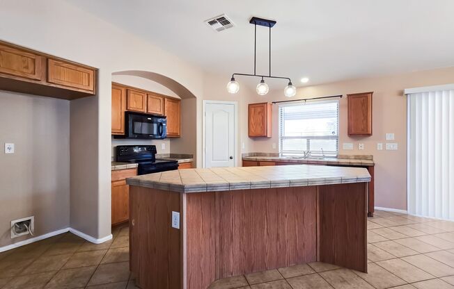 Excellent neighborhood & completely new interior!