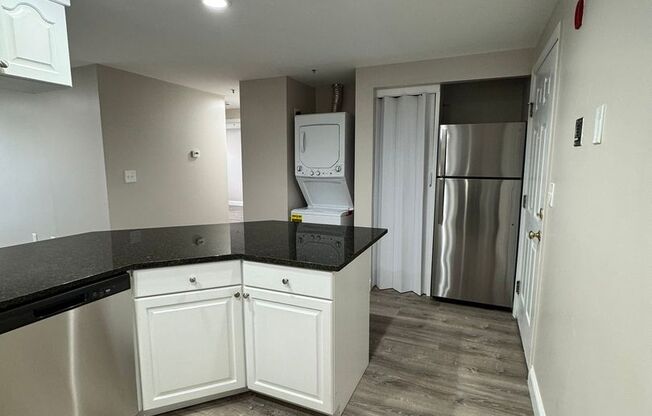 2 beds, 1 bath, 680 sqft, $2,550, Unit 21-34