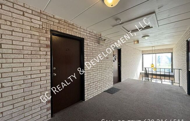 160-180 N Wolf Rd - 180 N Wolf Rd