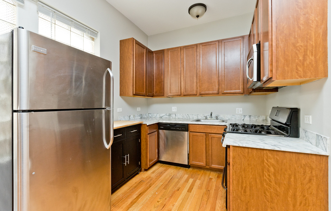 2109 W Warner Ave