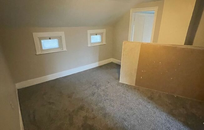 2 beds, 1 bath, 895 sqft, $1,050, Unit UP