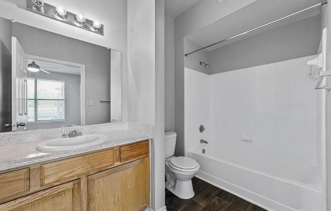 2 beds, 2 baths, 985 sqft, $1,600