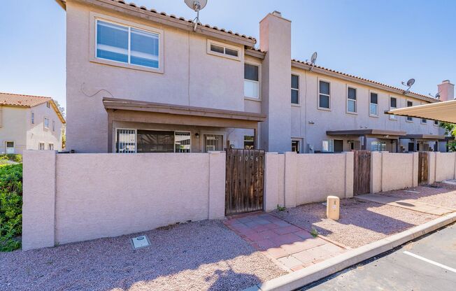 3 beds, 2.5 baths, $1,945, Unit UNIT 1096