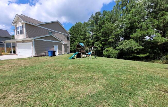 Beautiful 4 bedroom, 2.5 bath home on over 1/2 an acre lot in Chesapeake, VA!