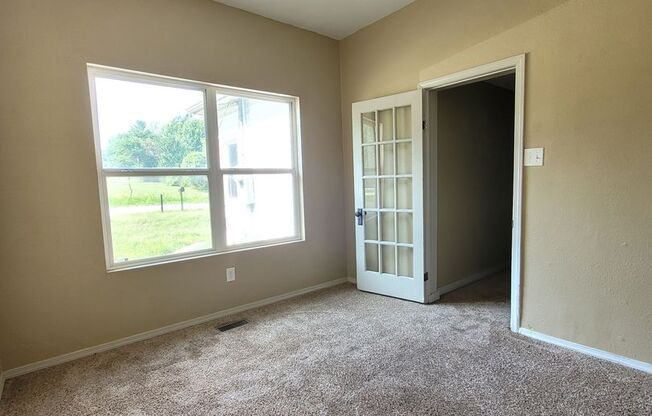 3 beds, 1 bath, $1,195