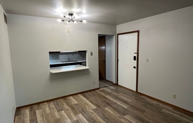 2 beds, 1 bath, 750 sqft, $895