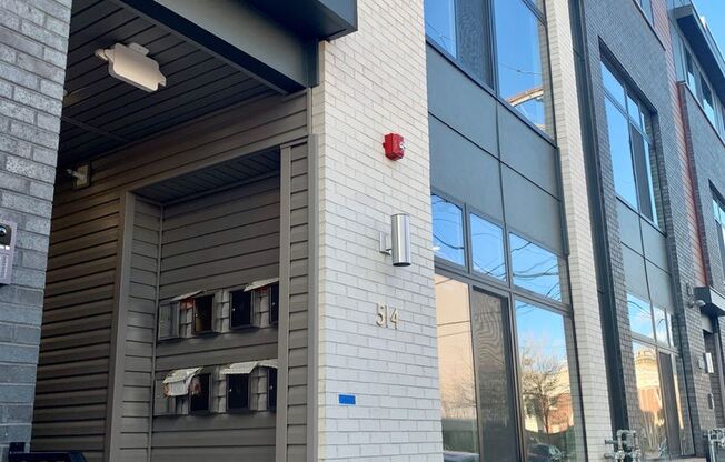 Luxurious 1-Bedroom Apartment in Olde Kensington! Available NOW!