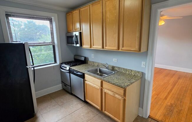 2 beds, 1 bath, 755 sqft, $2,445, Unit 2121-23.5-1F
