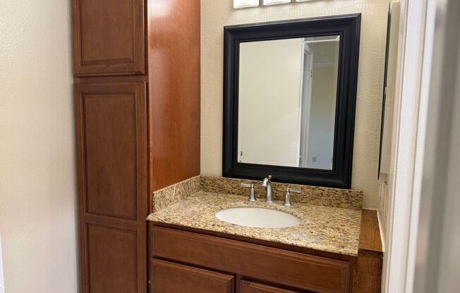 Great central SJ location near Highways 87 and 280