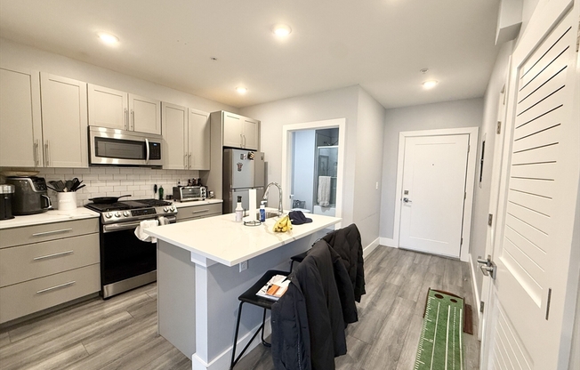 2 beds, 2 baths, 955 sqft, $4,350, Unit 609