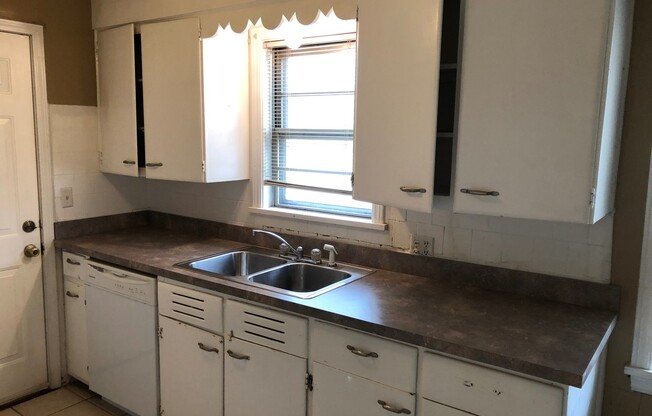 3 bed, 1 bath home for rent near north May and Wilshire Blvd. New paint and carpet!