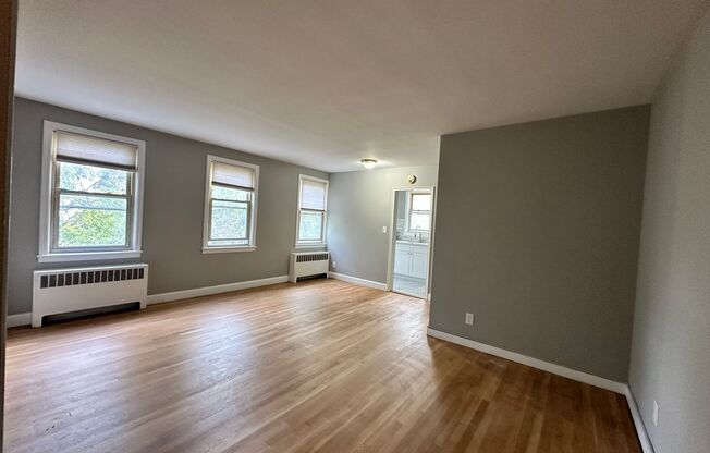 Studio, 1 bath, 450 sqft, $1,900, Unit Apt B15*