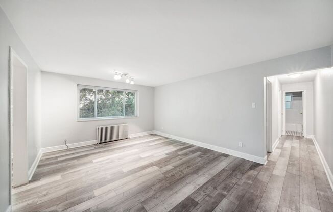 2 beds, 1 bath, 730 sqft, $995, Unit 640 Southcrest Drive #4