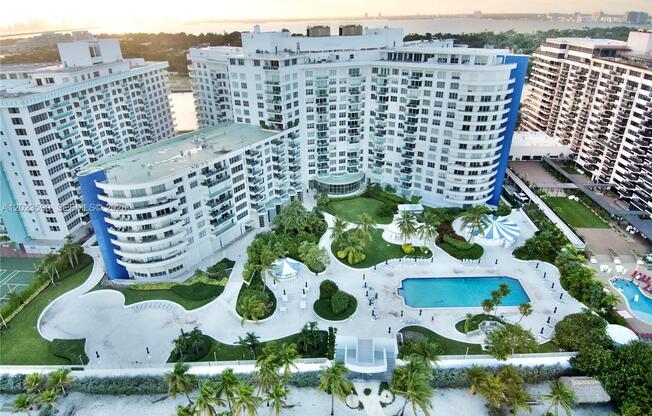 5151 Collins Ave