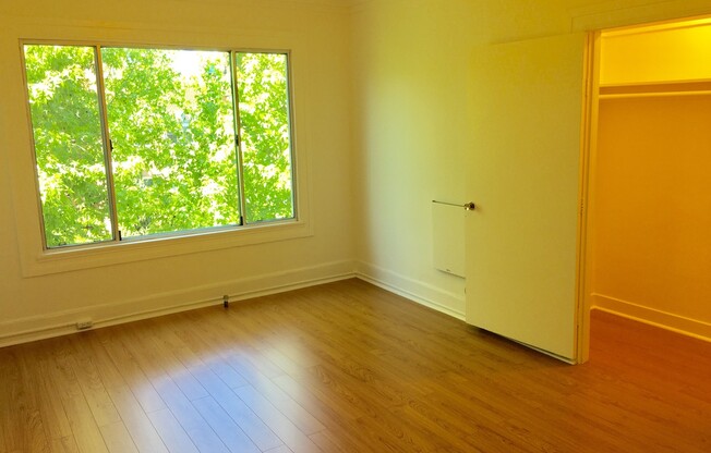 2 beds, 1 bath, $2,250, Unit 301