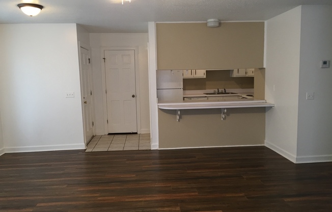 2 beds, 1 bath, 800 sqft, $850, Unit 315 #3 Greensboro Street