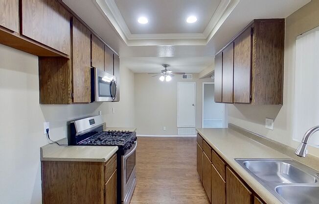 1 bed, 1 bath, 722 sqft, $1,900, Unit #215