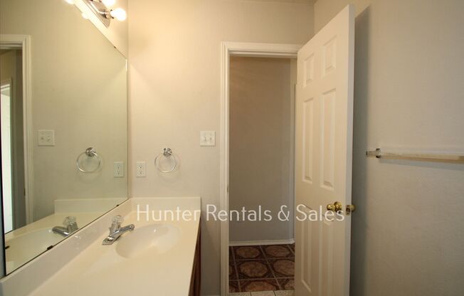 3 beds, 2 baths, $1,450