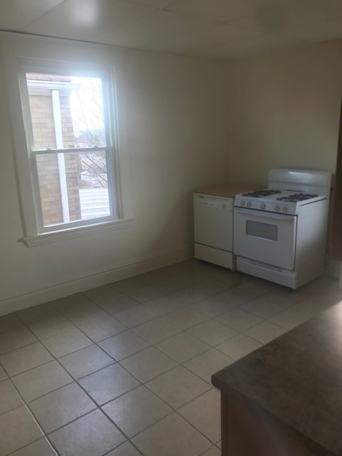 4 beds, 1 bath, $1,400, Unit 2