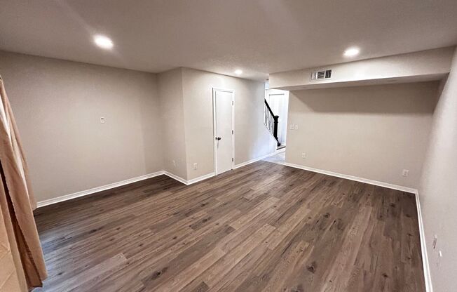 Newly Renovated 2/1.5 Condo in Gated Community Downtown!