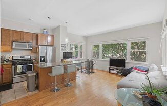429 W Wellington Ave
