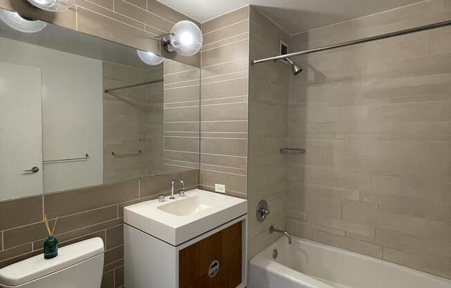 1 bed, 1 bath, $4,577, Unit 1212