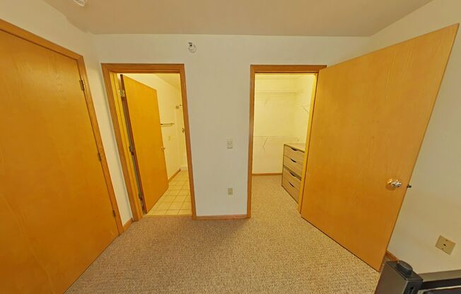 3 beds, 2 baths, $3,600, Unit CV 2-K